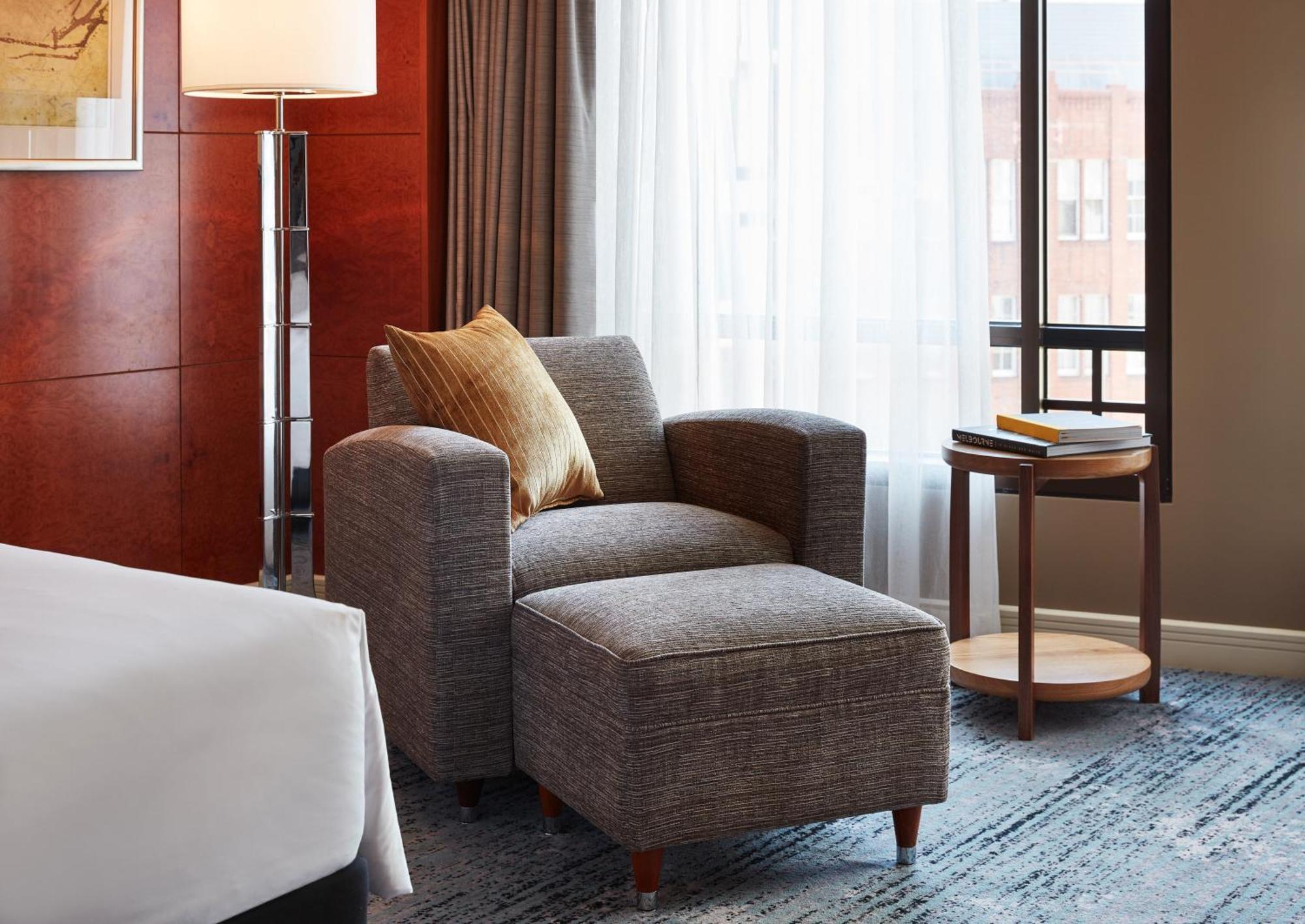 Park Hyatt Melbourne Hotel Exterior foto A chair and ottoman