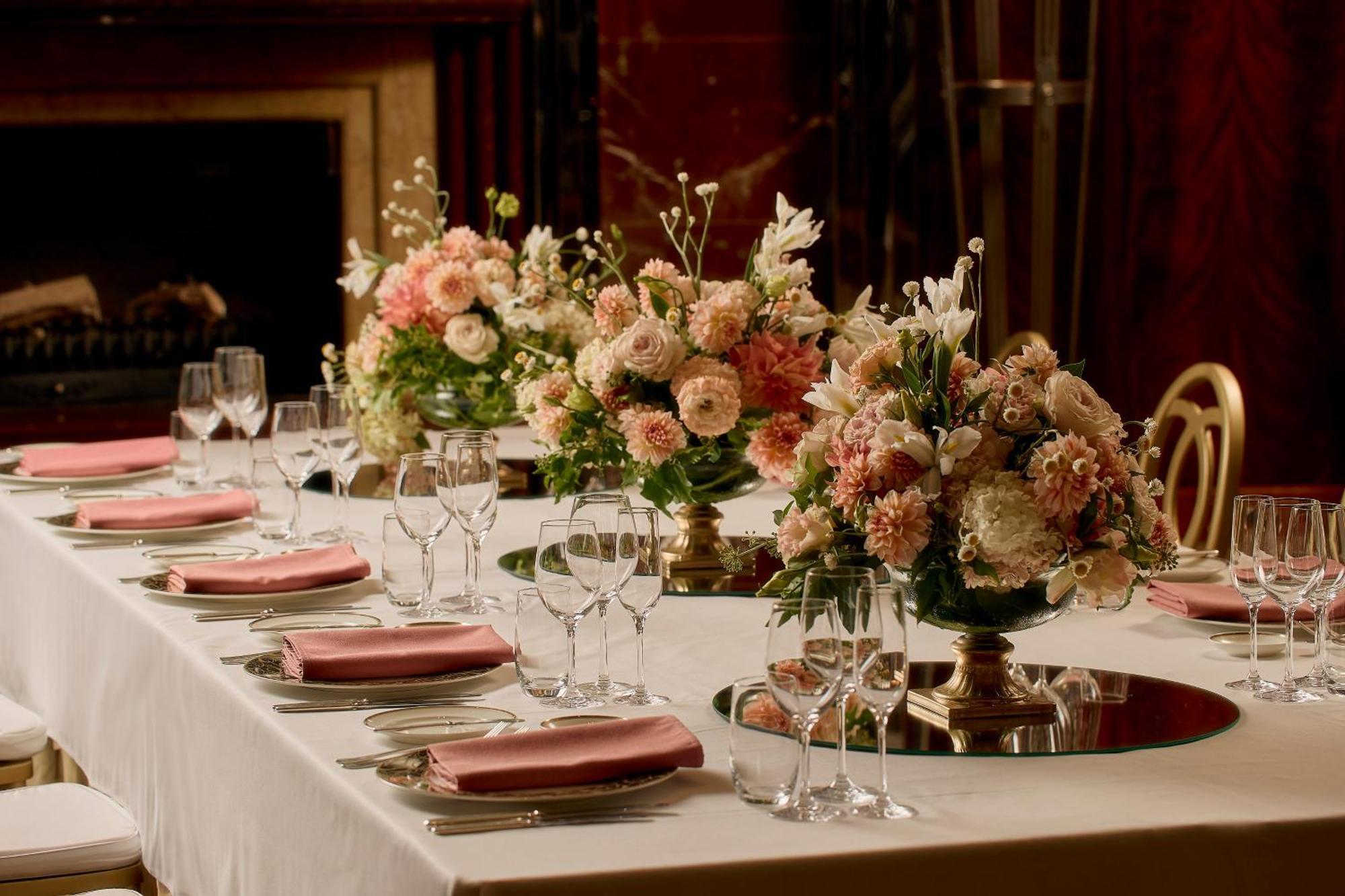 Park Hyatt Melbourne Hotel Exterior foto A table set for a formal dinner