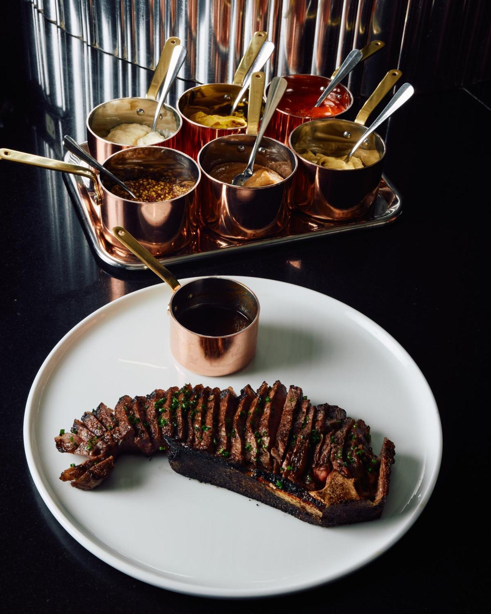 Park Hyatt Melbourne Hotel Exterior foto A steak at the restaurant