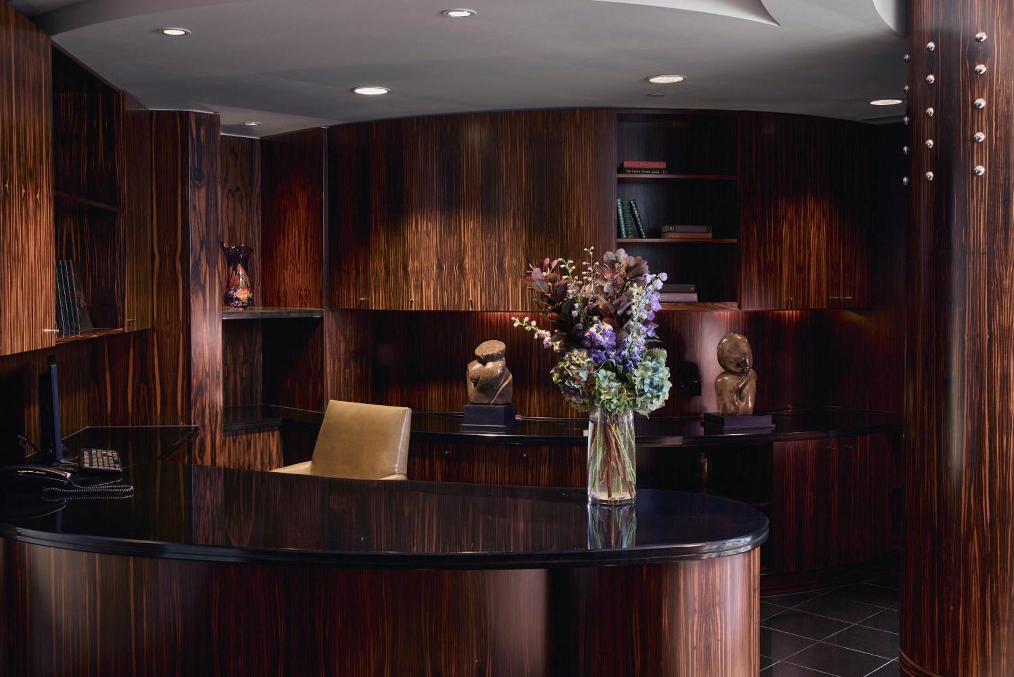 Park Hyatt Melbourne Hotel Exterior foto The reception desk at the hotel